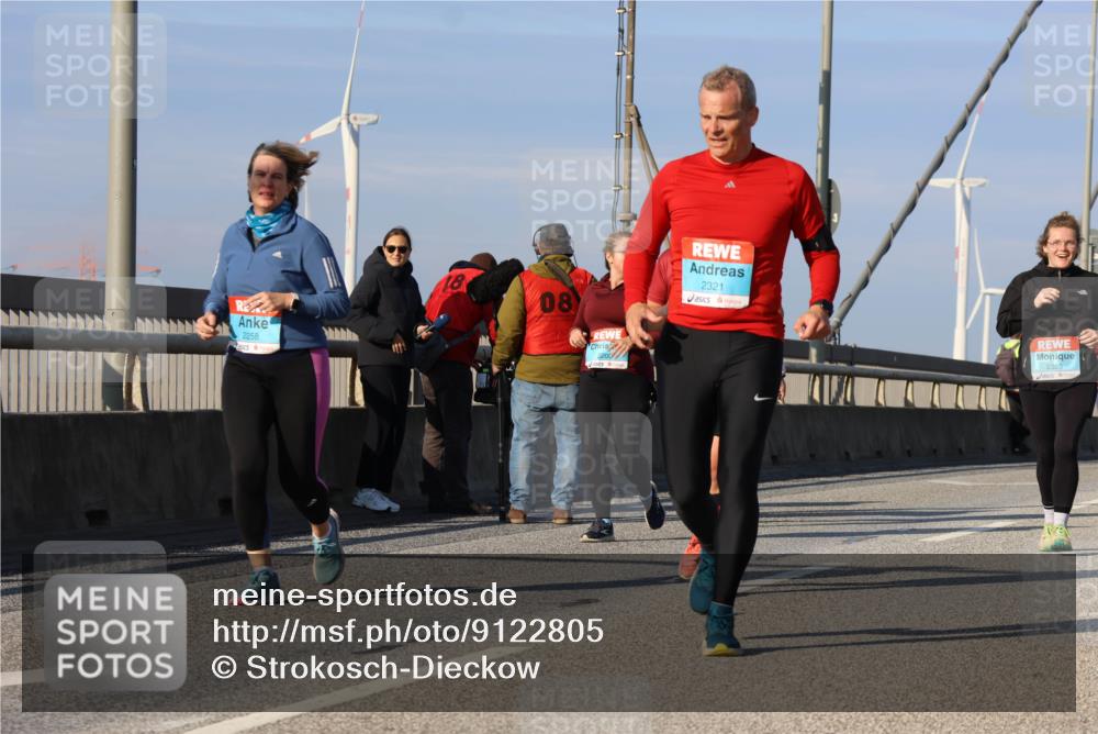 03.10.2025 - Köhlbrandbrückenlauf Strokosch-Dieckow http://msf.ph/oto/9122805 03.10.2025 10:00:36 Position 2 2258, 08, 200, 2321 meine-sportfotos.de