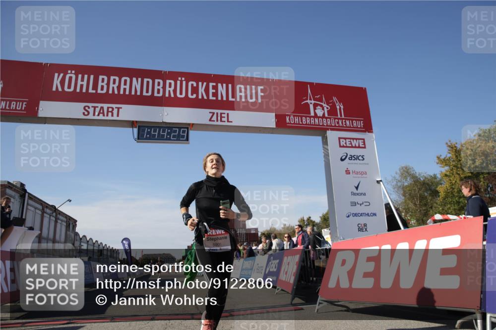 03.10.2025 - Köhlbrandbrückenlauf Jannik Wohlers http://msf.ph/oto/9122806 03.10.2025 13:44:29 Ziel 5904, 5905, 6257, 6258 meine-sportfotos.de