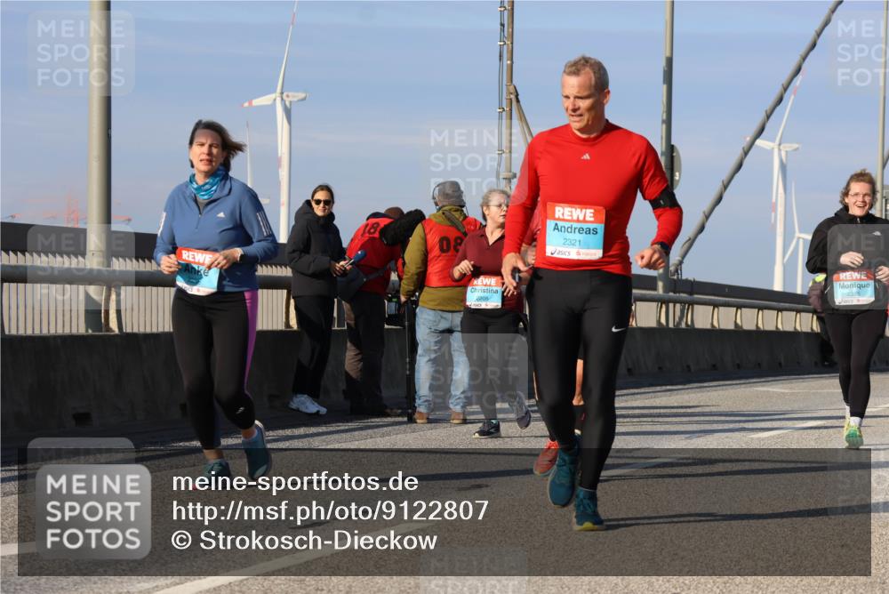 03.10.2025 - Köhlbrandbrückenlauf Strokosch-Dieckow http://msf.ph/oto/9122807 03.10.2025 10:00:36 Position 2 08, 2205, 2321, 2385 meine-sportfotos.de