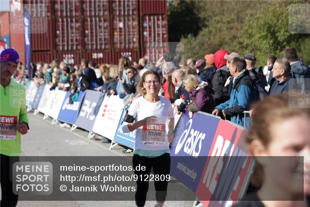 03.10.2025 - Köhlbrandbrückenlauf Jannik Wohlers http://msf.ph/oto/9122809 03.10.2025 13:05:22 Ziel 4272, 4344, 4390, 4496, 4584, 4877, 5637, 5969, 6041, 6044, 6081 meine-sportfotos.de