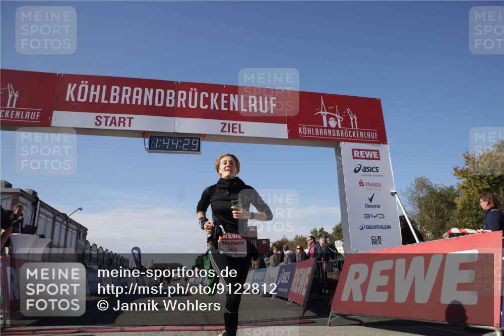 03.10.2025 - Köhlbrandbrückenlauf Jannik Wohlers http://msf.ph/oto/9122812 03.10.2025 13:44:29 Ziel 5904, 5905, 6257, 6258 meine-sportfotos.de