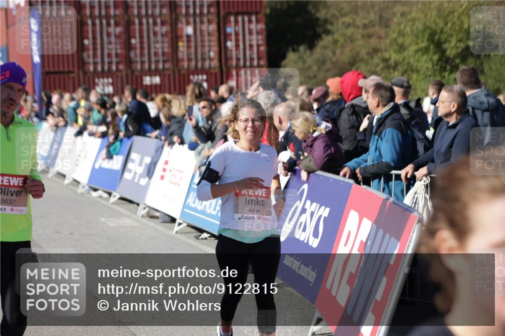 03.10.2025 - Köhlbrandbrückenlauf Jannik Wohlers http://msf.ph/oto/9122815 03.10.2025 13:05:22 Ziel 4272, 4344, 4390, 4496, 4584, 4877, 5637, 5969, 6041, 6044, 6081 meine-sportfotos.de