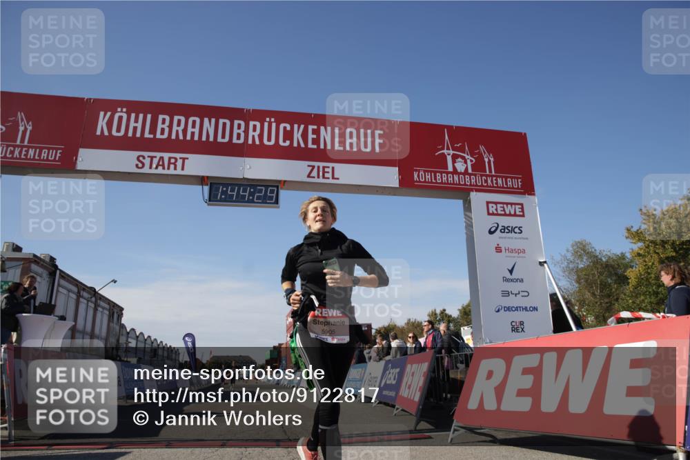 03.10.2025 - Köhlbrandbrückenlauf Jannik Wohlers http://msf.ph/oto/9122817 03.10.2025 13:44:29 Ziel 5904, 5905, 6257, 6258 meine-sportfotos.de