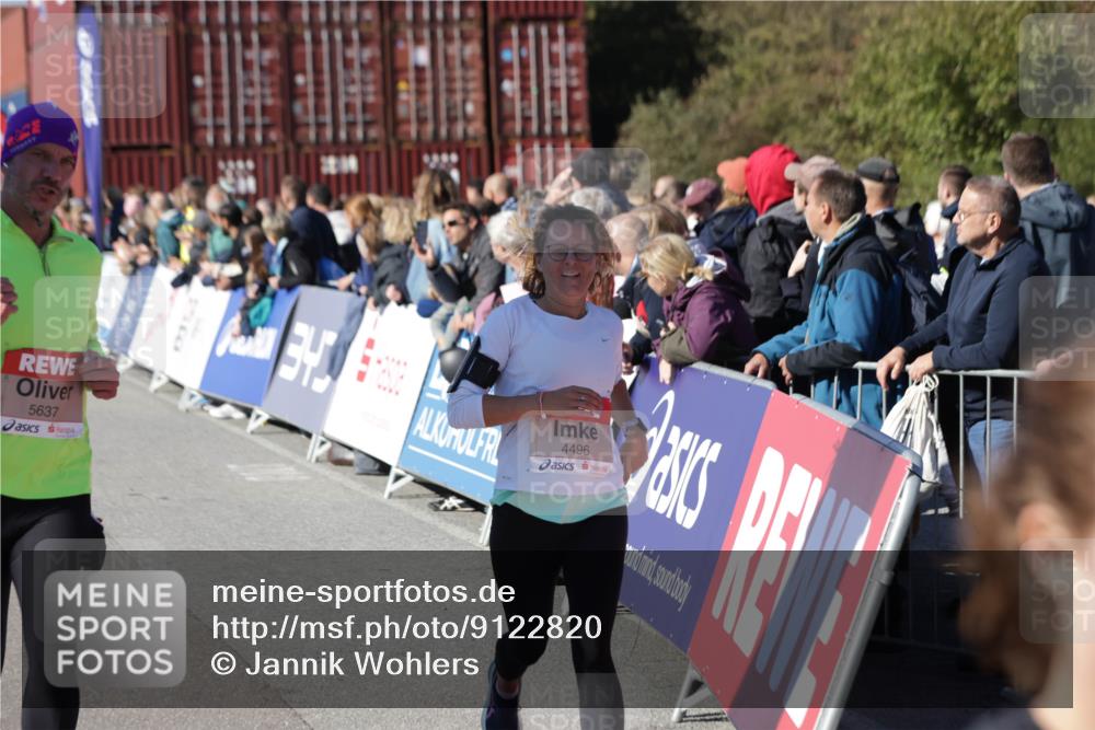 03.10.2025 - Köhlbrandbrückenlauf Jannik Wohlers http://msf.ph/oto/9122820 03.10.2025 13:05:22 Ziel 4272, 4344, 4390, 4496, 4584, 4877, 5637, 5969, 6041, 6044, 6081 meine-sportfotos.de