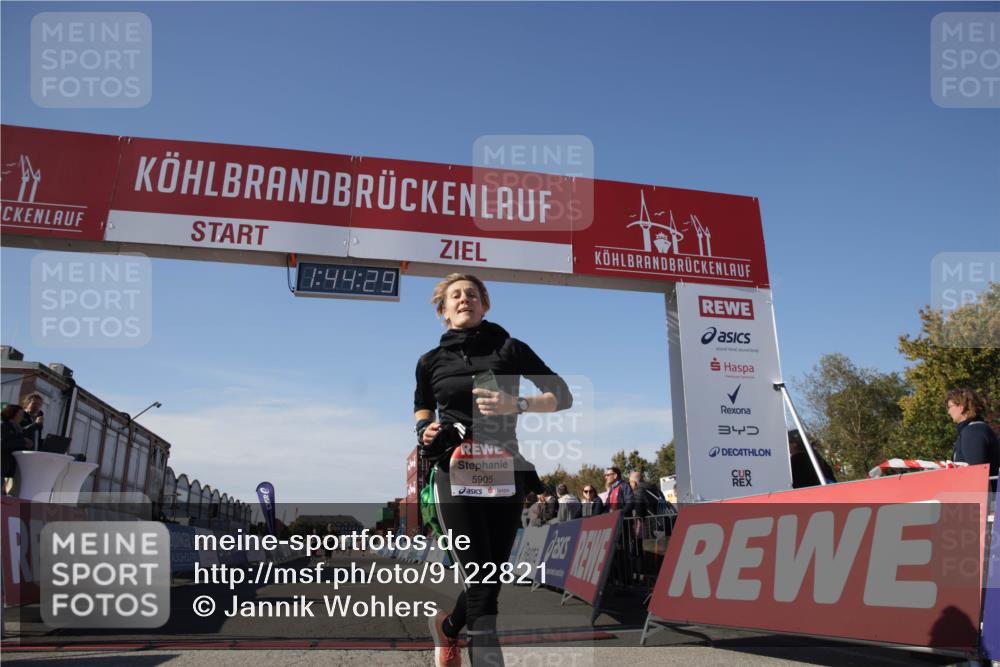 03.10.2025 - Köhlbrandbrückenlauf Jannik Wohlers http://msf.ph/oto/9122821 03.10.2025 13:44:29 Ziel 5904, 5905, 6257, 6258 meine-sportfotos.de