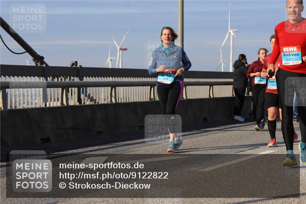 03.10.2025 - Köhlbrandbrückenlauf Strokosch-Dieckow http://msf.ph/oto/9122822 03.10.2025 10:00:37 Position 2 2258, 3663, 2321 meine-sportfotos.de