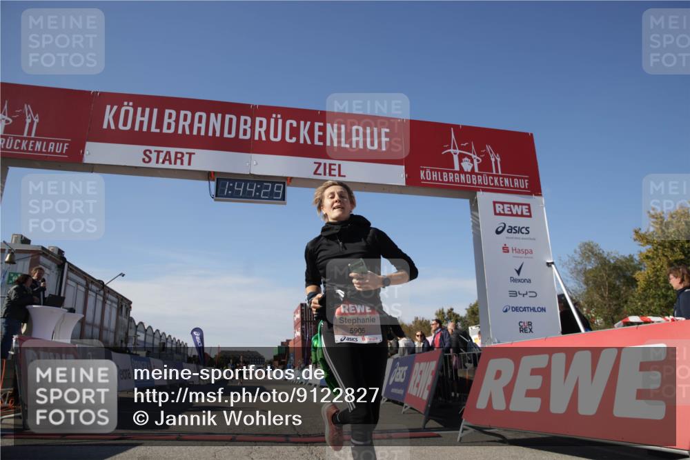 03.10.2025 - Köhlbrandbrückenlauf Jannik Wohlers http://msf.ph/oto/9122827 03.10.2025 13:44:29 Ziel 5904, 5905, 6257, 6258 meine-sportfotos.de