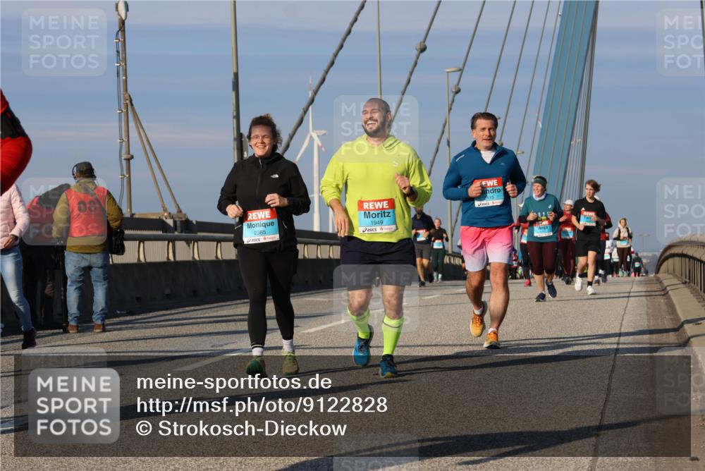 03.10.2025 - Köhlbrandbrückenlauf Strokosch-Dieckow http://msf.ph/oto/9122828 03.10.2025 10:00:38 Position 2 08, 2385, 1949, 2115 meine-sportfotos.de