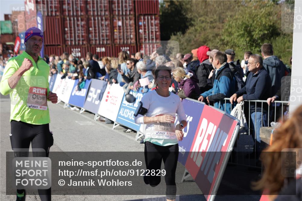 03.10.2025 - Köhlbrandbrückenlauf Jannik Wohlers http://msf.ph/oto/9122829 03.10.2025 13:05:22 Ziel 4272, 4344, 4390, 4496, 4584, 4877, 5637, 5969, 6041, 6044, 6081 meine-sportfotos.de