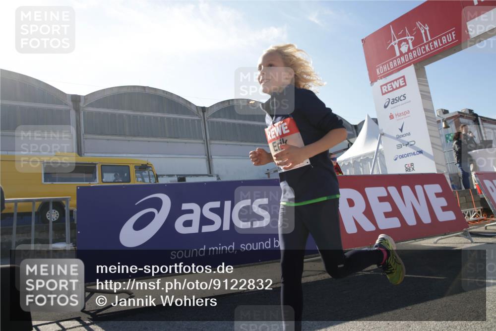 03.10.2025 - Köhlbrandbrückenlauf Jannik Wohlers http://msf.ph/oto/9122832 03.10.2025 13:44:29 Ziel 5904, 5905, 6257, 6258 meine-sportfotos.de