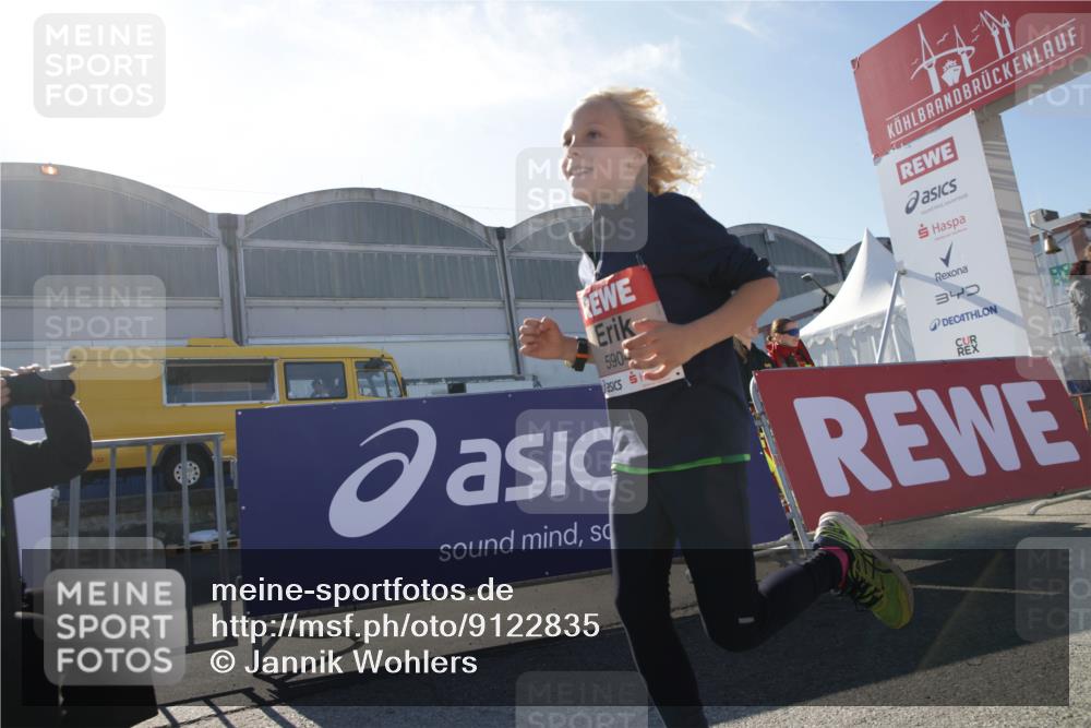 03.10.2025 - Köhlbrandbrückenlauf Jannik Wohlers http://msf.ph/oto/9122835 03.10.2025 13:44:29 Ziel 5904, 5905, 6257, 6258 meine-sportfotos.de