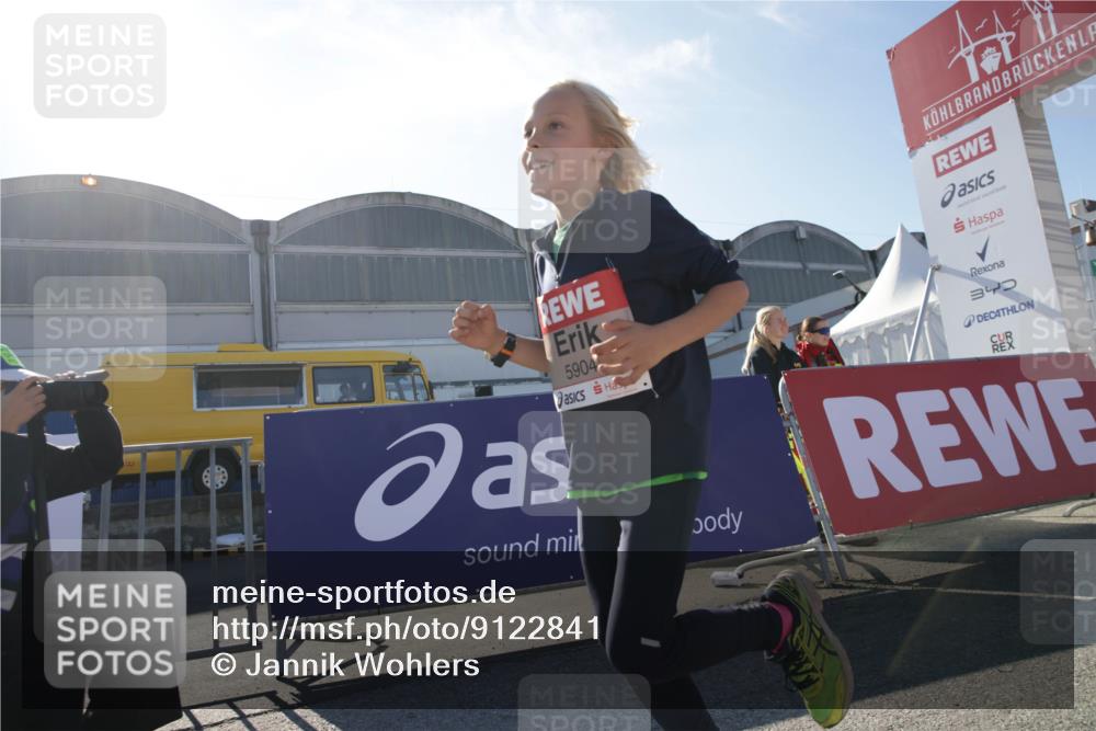 03.10.2025 - Köhlbrandbrückenlauf Jannik Wohlers http://msf.ph/oto/9122841 03.10.2025 13:44:29 Ziel 5904, 5905, 6257, 6258 meine-sportfotos.de