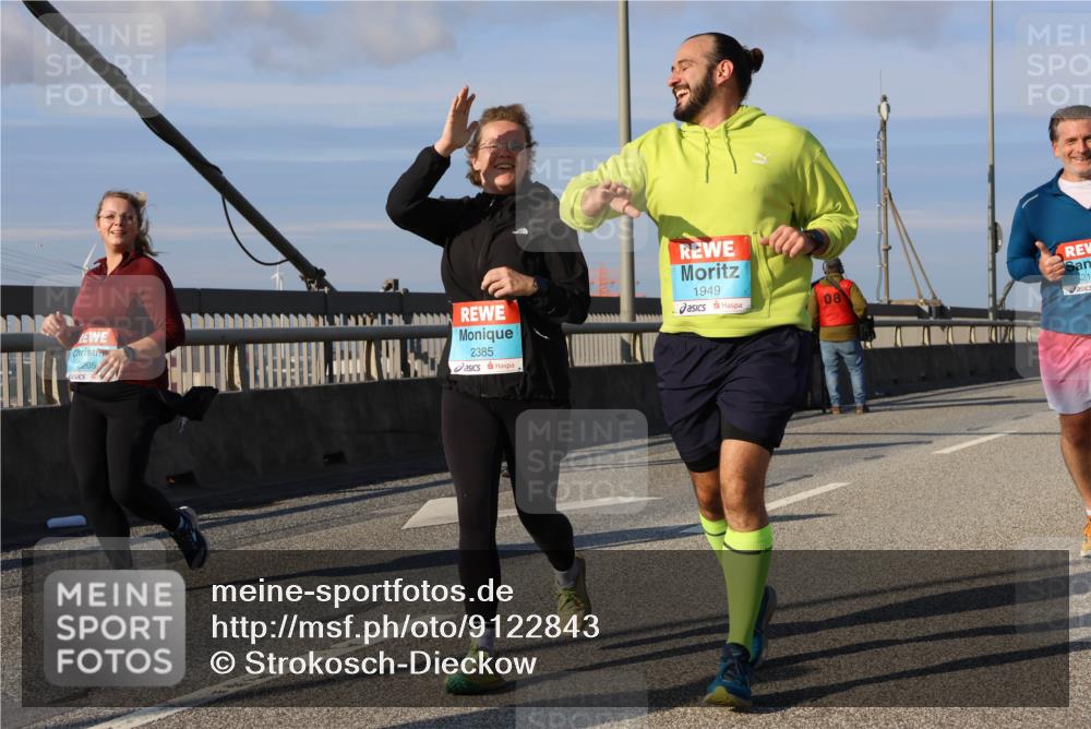 03.10.2025 - Köhlbrandbrückenlauf Strokosch-Dieckow http://msf.ph/oto/9122843 03.10.2025 10:00:42 Position 2 2205, 2385, 1949, 08, 21 meine-sportfotos.de