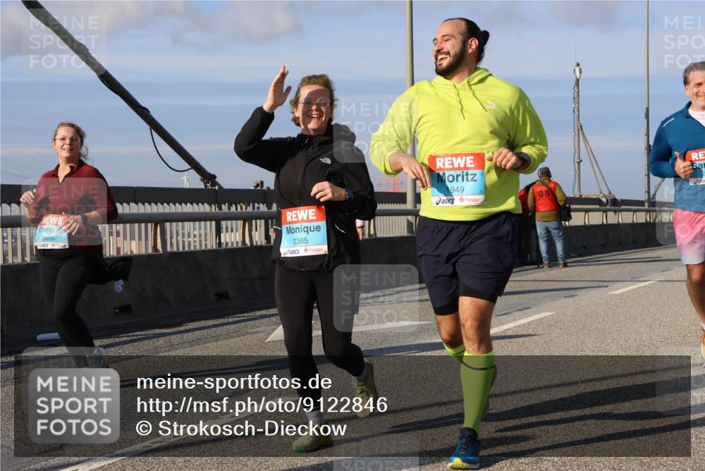 03.10.2025 - Köhlbrandbrückenlauf Strokosch-Dieckow http://msf.ph/oto/9122846 03.10.2025 10:00:42 Position 2 2205, 2385, 1949, 08 meine-sportfotos.de