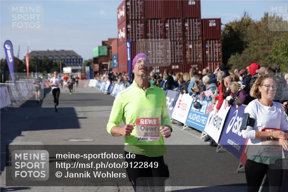 03.10.2025 - Köhlbrandbrückenlauf Jannik Wohlers http://msf.ph/oto/9122849 03.10.2025 13:05:22 Ziel 4272, 4344, 4390, 4496, 4584, 4877, 5637, 5969, 6041, 6044, 6081 meine-sportfotos.de