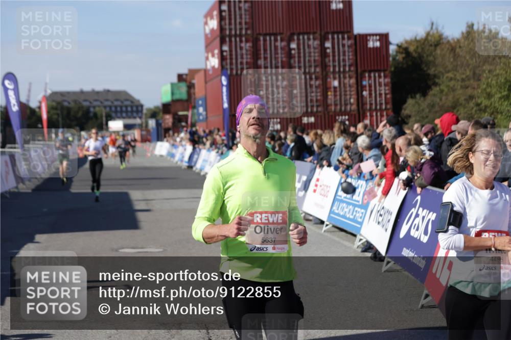 03.10.2025 - Köhlbrandbrückenlauf Jannik Wohlers http://msf.ph/oto/9122855 03.10.2025 13:05:22 Ziel 4272, 4344, 4390, 4496, 4584, 4877, 5637, 5969, 6041, 6044, 6081 meine-sportfotos.de