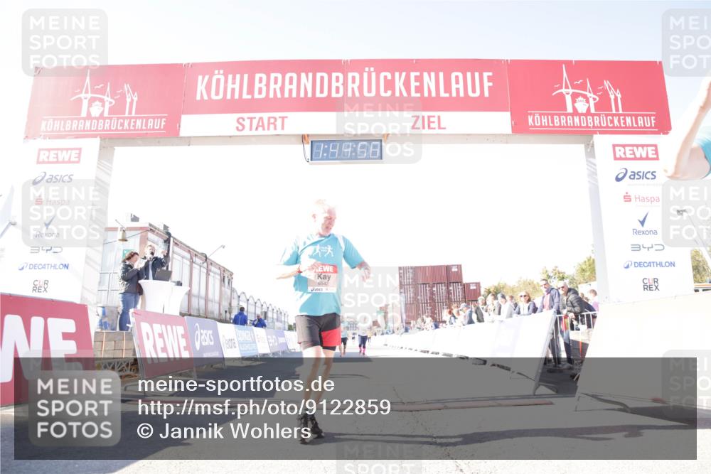 03.10.2025 - Köhlbrandbrückenlauf Jannik Wohlers http://msf.ph/oto/9122859 03.10.2025 13:44:56 Ziel 5932, 6527, 6528, 6542, 6546 meine-sportfotos.de