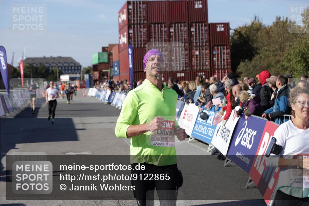 03.10.2025 - Köhlbrandbrückenlauf Jannik Wohlers http://msf.ph/oto/9122865 03.10.2025 13:05:22 Ziel 4272, 4344, 4390, 4496, 4584, 4877, 5637, 5969, 6041, 6044, 6081 meine-sportfotos.de