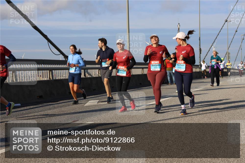 03.10.2025 - Köhlbrandbrückenlauf Strokosch-Dieckow http://msf.ph/oto/9122866 03.10.2025 10:00:53 Position 2 2727, 2726, 2725, 144 meine-sportfotos.de