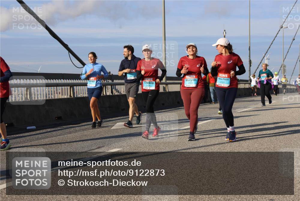 03.10.2025 - Köhlbrandbrückenlauf Strokosch-Dieckow http://msf.ph/oto/9122873 03.10.2025 10:00:53 Position 2 2725, 2727, 2726 meine-sportfotos.de