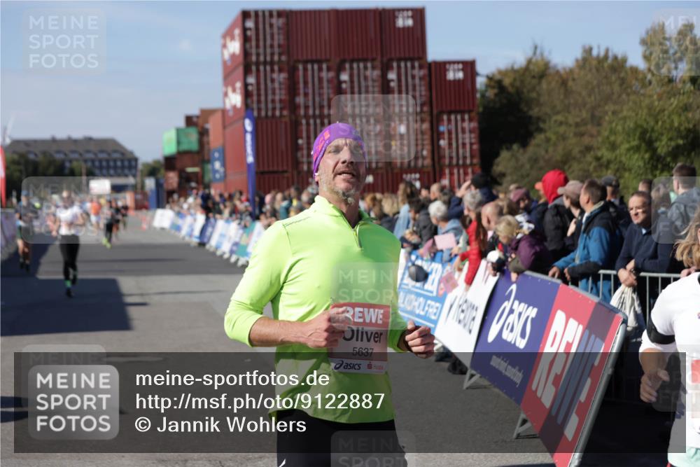 03.10.2025 - Köhlbrandbrückenlauf Jannik Wohlers http://msf.ph/oto/9122887 03.10.2025 13:05:23 Ziel 4011, 4272, 4344, 4390, 4496, 4584, 4877, 5637, 5969, 6041, 6044, 6081 meine-sportfotos.de