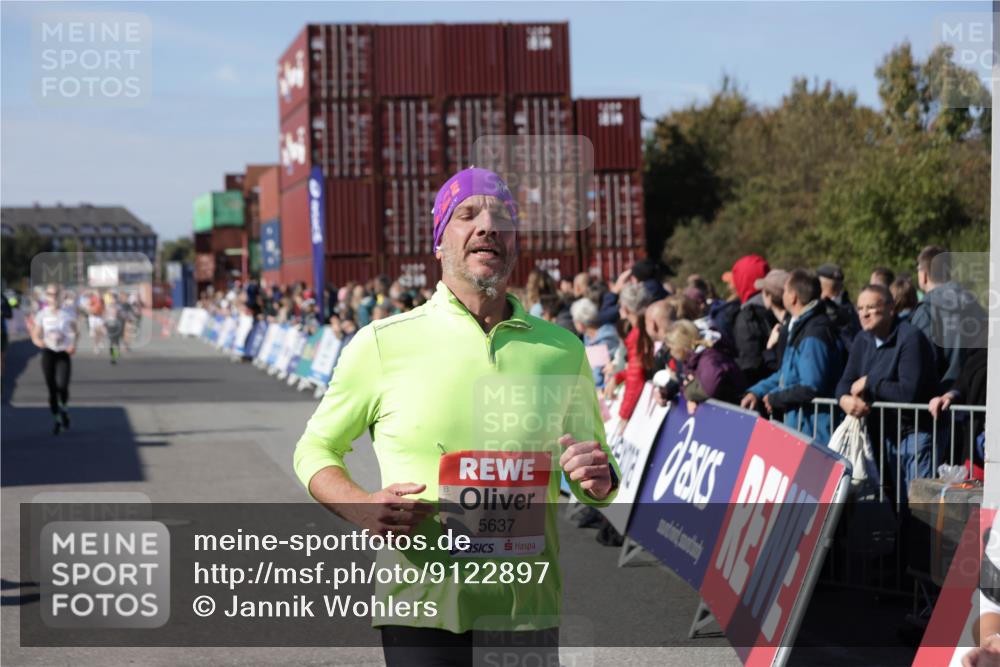 03.10.2025 - Köhlbrandbrückenlauf Jannik Wohlers http://msf.ph/oto/9122897 03.10.2025 13:05:23 Ziel 4011, 4272, 4344, 4390, 4496, 4584, 4877, 5637, 5969, 6041, 6044, 6081 meine-sportfotos.de