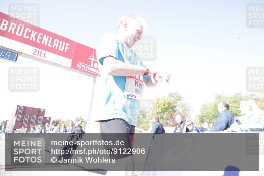 03.10.2025 - Köhlbrandbrückenlauf Jannik Wohlers http://msf.ph/oto/9122906 03.10.2025 13:44:57 Ziel 5932, 6527, 6528, 6542, 6546 meine-sportfotos.de