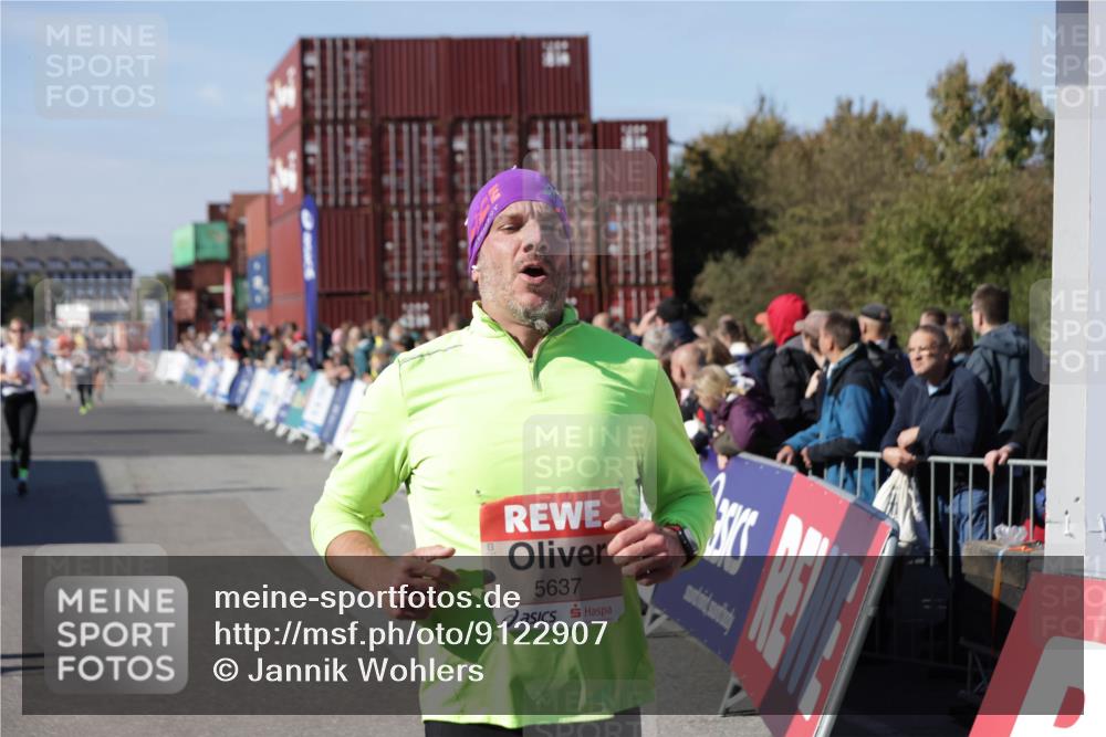 03.10.2025 - Köhlbrandbrückenlauf Jannik Wohlers http://msf.ph/oto/9122907 03.10.2025 13:05:23 Ziel 4011, 4272, 4344, 4390, 4496, 4584, 4877, 5637, 5969, 6041, 6044, 6081 meine-sportfotos.de