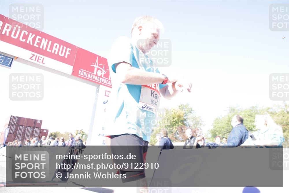 03.10.2025 - Köhlbrandbrückenlauf Jannik Wohlers http://msf.ph/oto/9122910 03.10.2025 13:44:57 Ziel 5932, 6527, 6528, 6542, 6546 meine-sportfotos.de