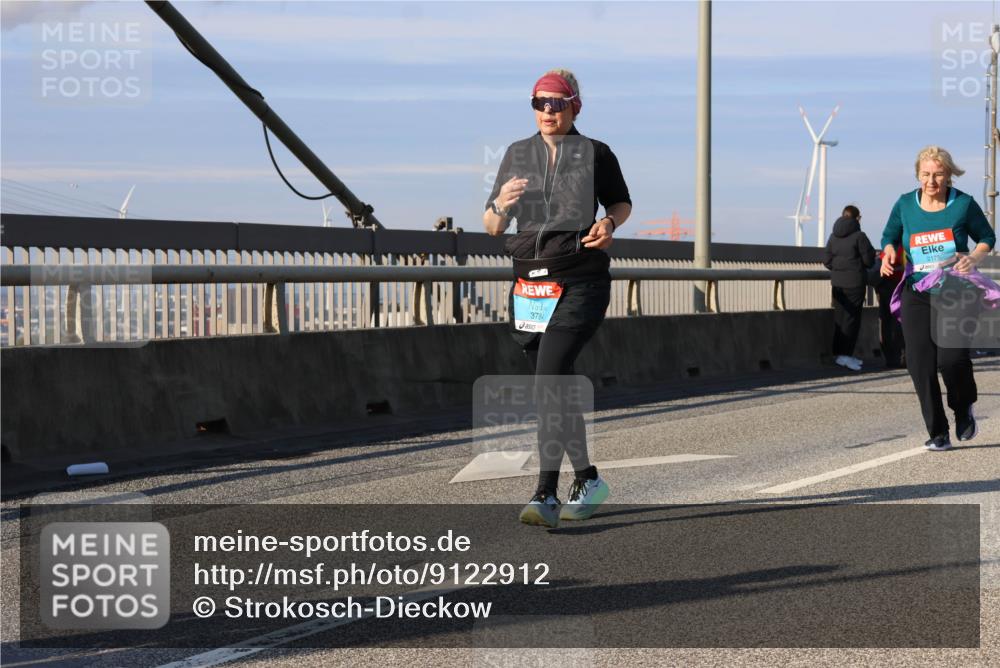 03.10.2025 - Köhlbrandbrückenlauf Strokosch-Dieckow http://msf.ph/oto/9122912 03.10.2025 10:00:56 Position 2 3784, 2175 meine-sportfotos.de