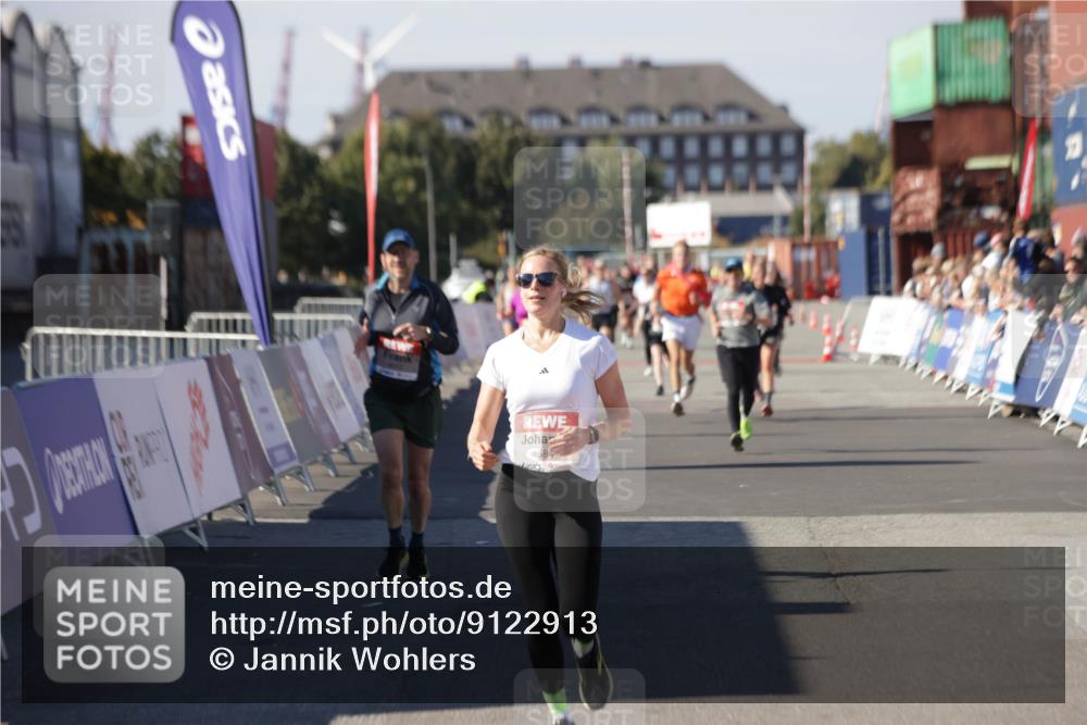 03.10.2025 - Köhlbrandbrückenlauf Jannik Wohlers http://msf.ph/oto/9122913 03.10.2025 13:05:25 Ziel 4011, 4272, 4344, 4390, 4496, 4584, 4877, 5637, 5969, 6041, 6044, 6081 meine-sportfotos.de