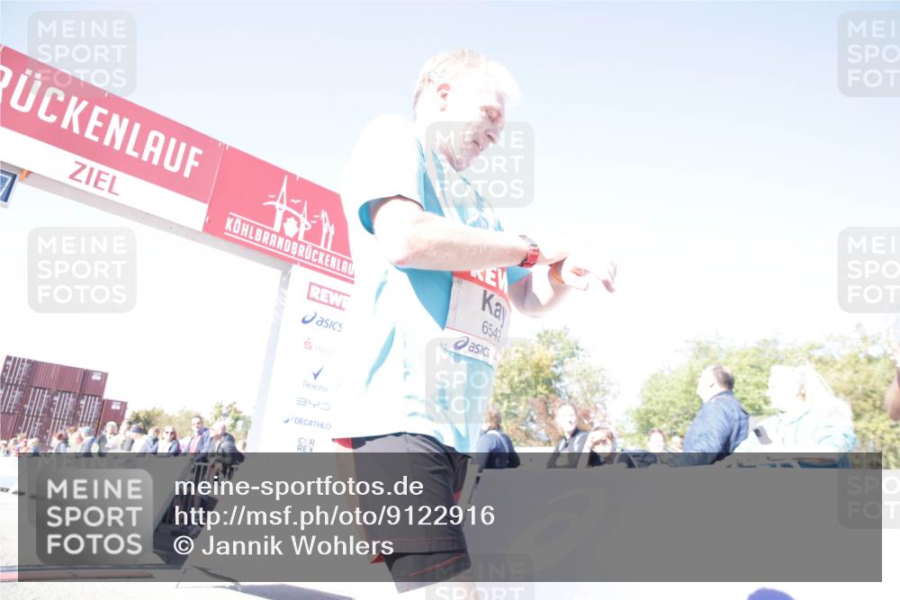 03.10.2025 - Köhlbrandbrückenlauf Jannik Wohlers http://msf.ph/oto/9122916 03.10.2025 13:44:57 Ziel 5932, 6527, 6528, 6542, 6546 meine-sportfotos.de