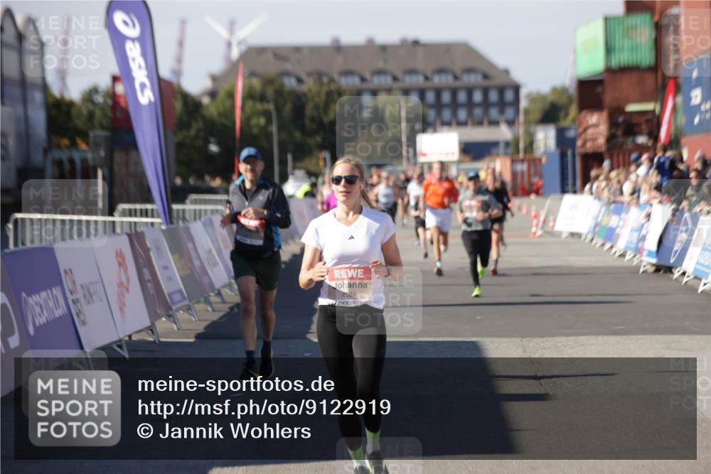03.10.2025 - Köhlbrandbrückenlauf Jannik Wohlers http://msf.ph/oto/9122919 03.10.2025 13:05:25 Ziel 4011, 4272, 4344, 4390, 4496, 4584, 4877, 5637, 5969, 6041, 6044, 6081 meine-sportfotos.de