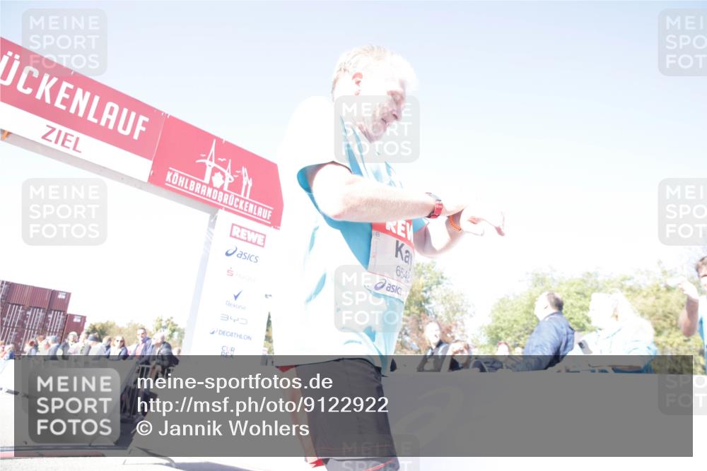 03.10.2025 - Köhlbrandbrückenlauf Jannik Wohlers http://msf.ph/oto/9122922 03.10.2025 13:44:57 Ziel 5932, 6527, 6528, 6542, 6546 meine-sportfotos.de