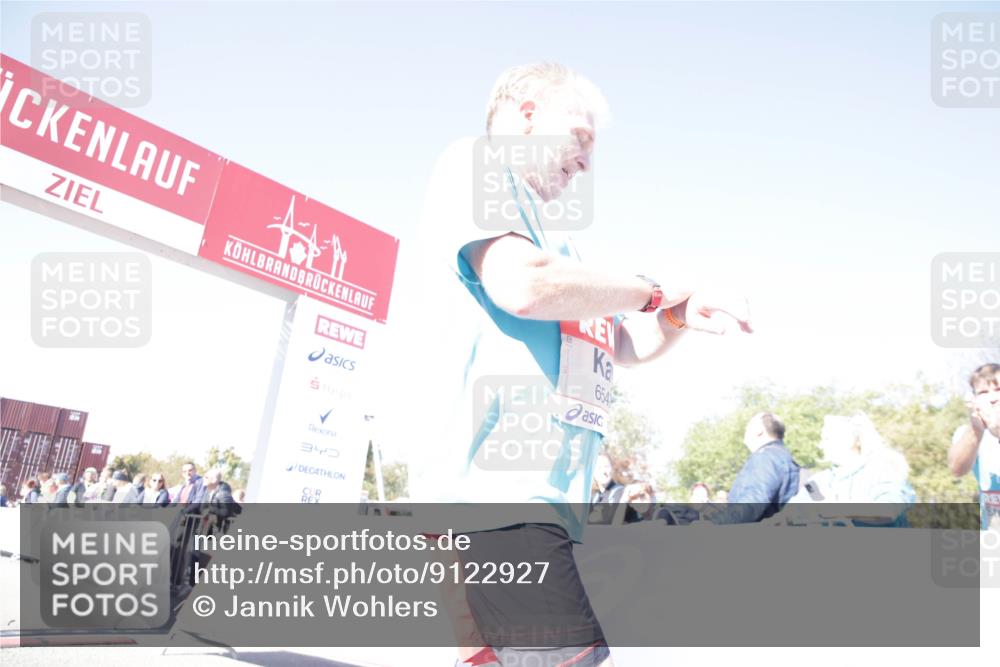 03.10.2025 - Köhlbrandbrückenlauf Jannik Wohlers http://msf.ph/oto/9122927 03.10.2025 13:44:57 Ziel 5932, 6527, 6528, 6542, 6546 meine-sportfotos.de