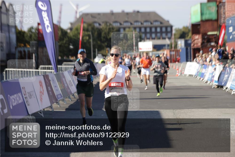 03.10.2025 - Köhlbrandbrückenlauf Jannik Wohlers http://msf.ph/oto/9122929 03.10.2025 13:05:25 Ziel 4011, 4272, 4344, 4390, 4496, 4584, 4877, 5637, 5969, 6041, 6044, 6081 meine-sportfotos.de