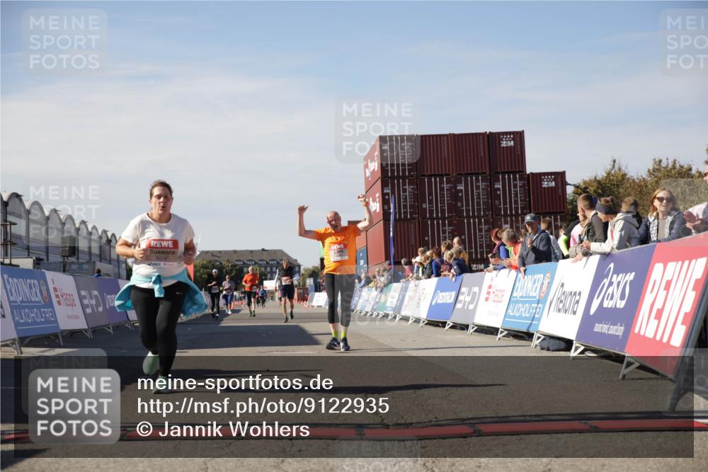 03.10.2025 - Köhlbrandbrückenlauf Jannik Wohlers http://msf.ph/oto/9122935 03.10.2025 13:45:11 Ziel 5015, 6264, 6527, 6528 meine-sportfotos.de