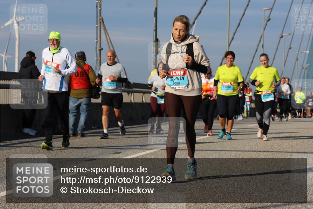 03.10.2025 - Köhlbrandbrückenlauf Strokosch-Dieckow http://msf.ph/oto/9122939 03.10.2025 10:01:01 Position 2 24924, 08, 1704, 2058 meine-sportfotos.de