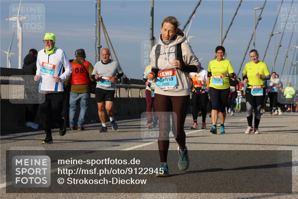 03.10.2025 - Köhlbrandbrückenlauf Strokosch-Dieckow http://msf.ph/oto/9122945 03.10.2025 10:01:01 Position 2 2492, 08, 30, 2058, 1963 meine-sportfotos.de