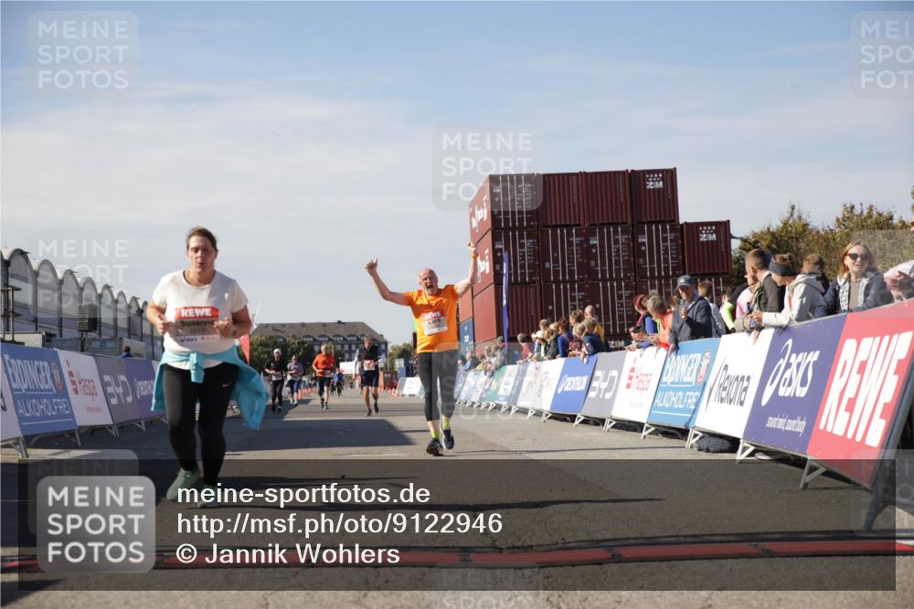 03.10.2025 - Köhlbrandbrückenlauf Jannik Wohlers http://msf.ph/oto/9122946 03.10.2025 13:45:12 Ziel 5015, 6264 meine-sportfotos.de