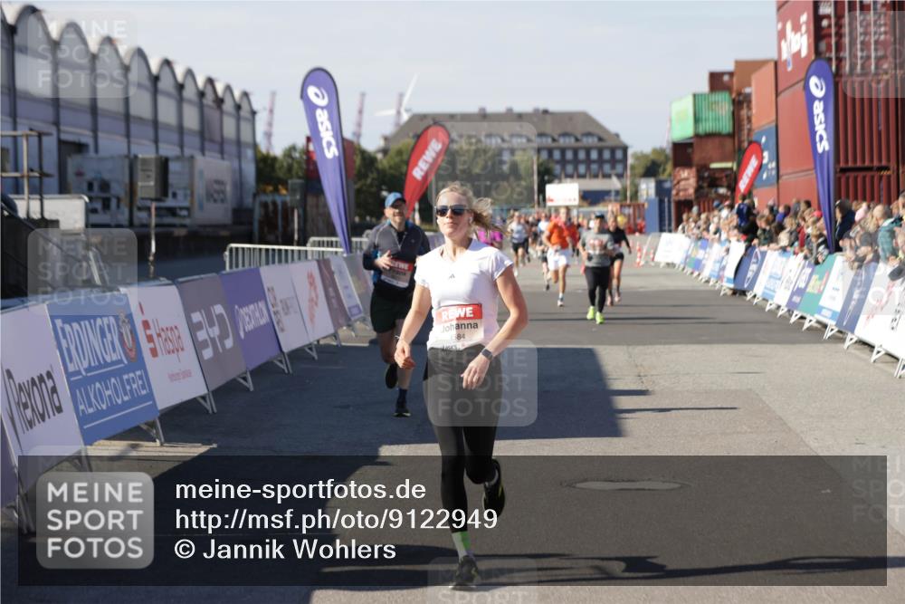 03.10.2025 - Köhlbrandbrückenlauf Jannik Wohlers http://msf.ph/oto/9122949 03.10.2025 13:05:26 Ziel 4011, 4272, 4344, 4390, 4496, 4584, 4877, 5637, 6041, 6044, 6081 meine-sportfotos.de
