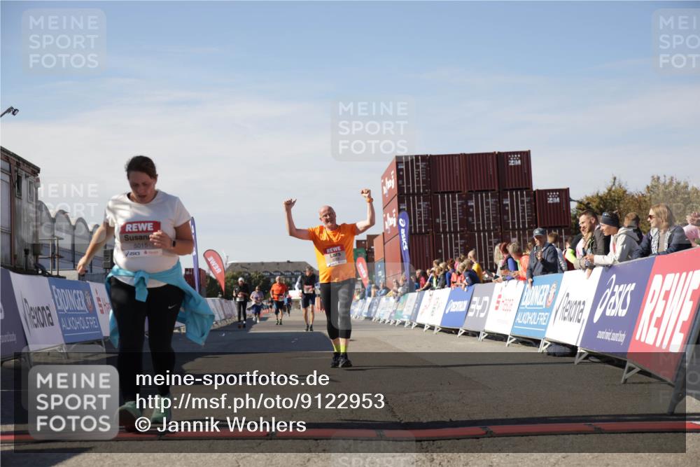 03.10.2025 - Köhlbrandbrückenlauf Jannik Wohlers http://msf.ph/oto/9122953 03.10.2025 13:45:12 Ziel 5015, 6264 meine-sportfotos.de