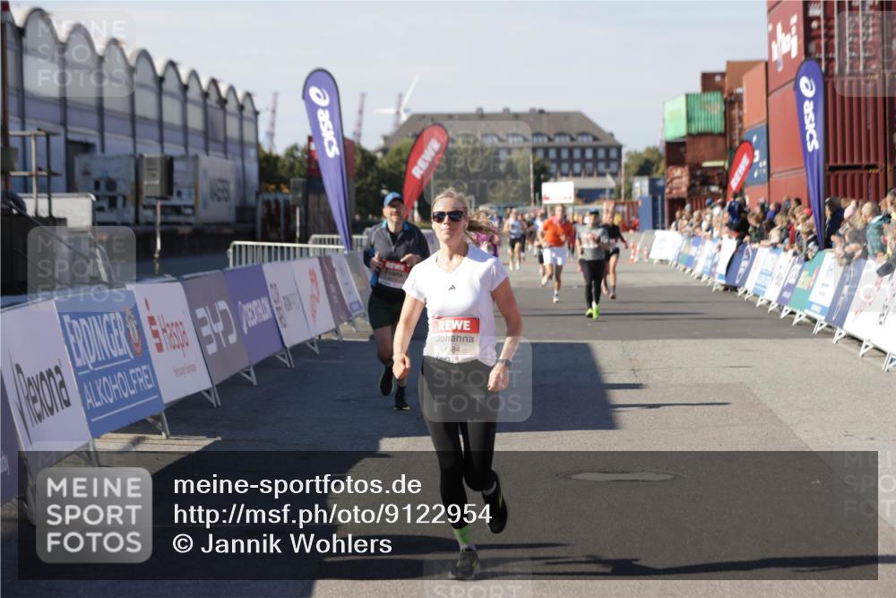 03.10.2025 - Köhlbrandbrückenlauf Jannik Wohlers http://msf.ph/oto/9122954 03.10.2025 13:05:26 Ziel 4011, 4272, 4344, 4390, 4496, 4584, 4877, 5637, 6041, 6044, 6081 meine-sportfotos.de