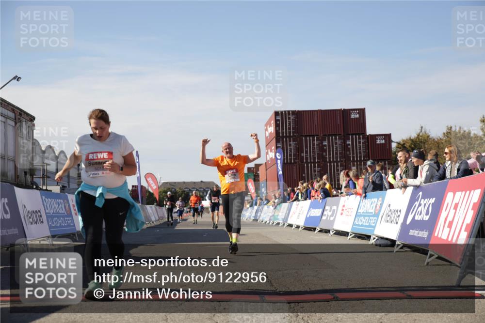 03.10.2025 - Köhlbrandbrückenlauf Jannik Wohlers http://msf.ph/oto/9122956 03.10.2025 13:45:12 Ziel 5015, 6264 meine-sportfotos.de