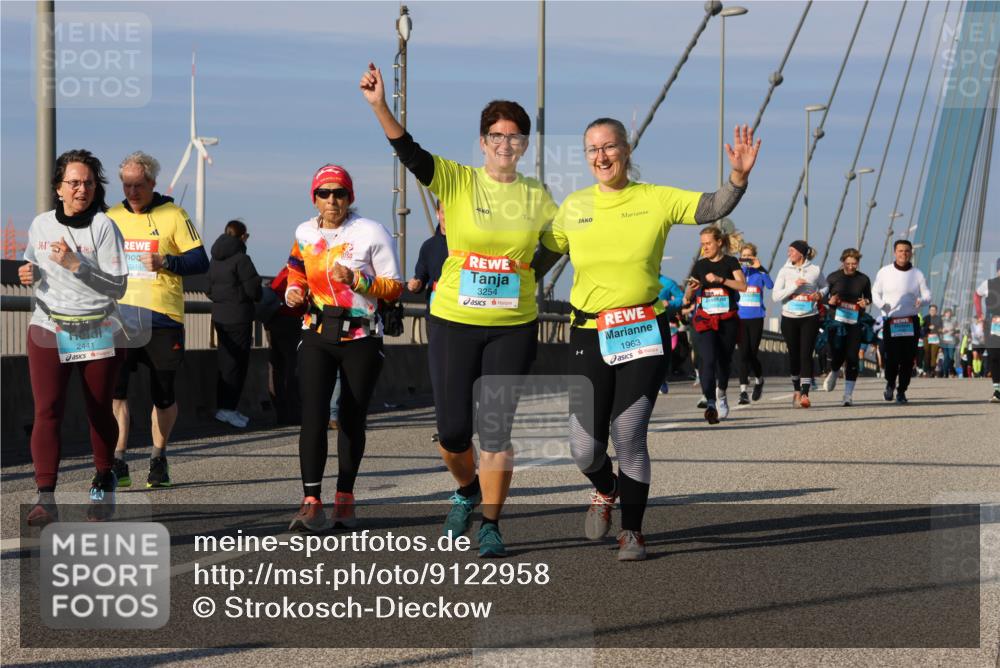 03.10.2025 - Köhlbrandbrückenlauf Strokosch-Dieckow http://msf.ph/oto/9122958 03.10.2025 10:01:06 Position 2 361, 2441, 2518, 3254, 1963 meine-sportfotos.de