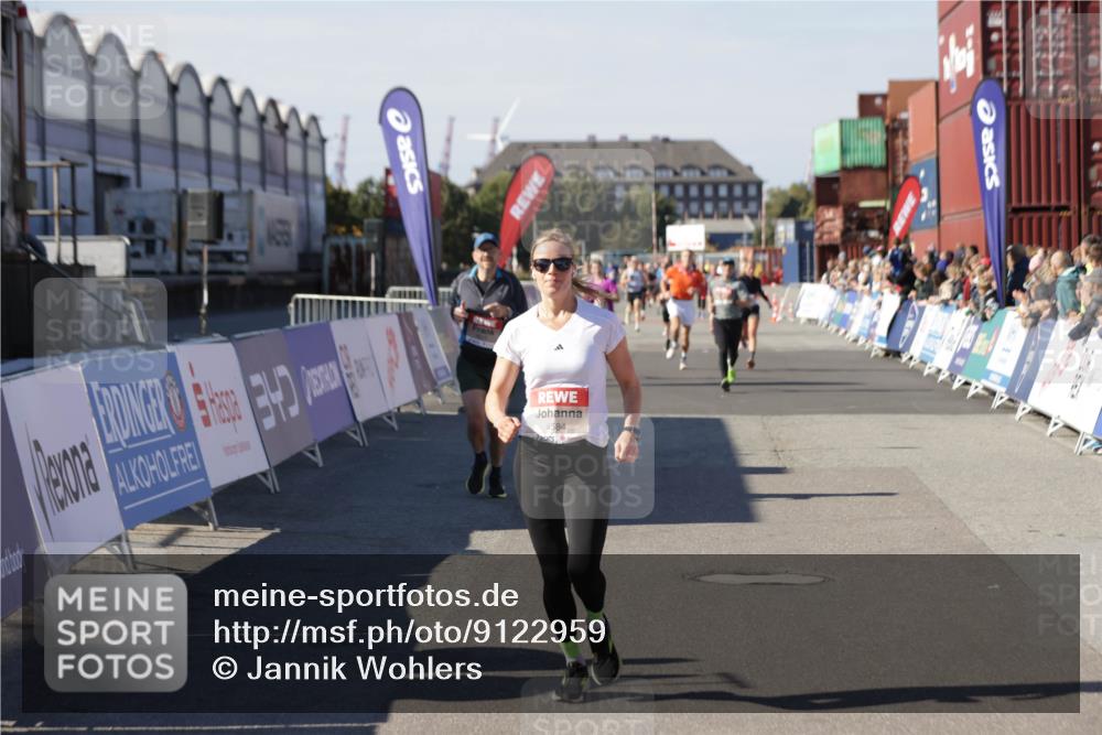 03.10.2025 - Köhlbrandbrückenlauf Jannik Wohlers http://msf.ph/oto/9122959 03.10.2025 13:05:26 Ziel 4011, 4272, 4344, 4390, 4496, 4584, 4877, 5637, 6041, 6044, 6081 meine-sportfotos.de