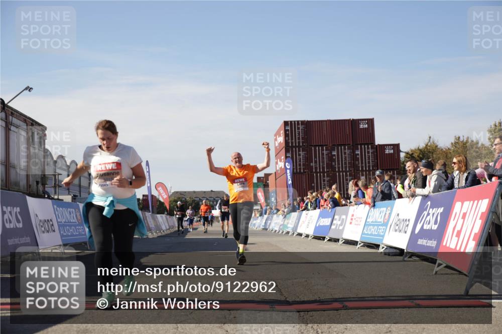 03.10.2025 - Köhlbrandbrückenlauf Jannik Wohlers http://msf.ph/oto/9122962 03.10.2025 13:45:13 Ziel 5015, 6264 meine-sportfotos.de