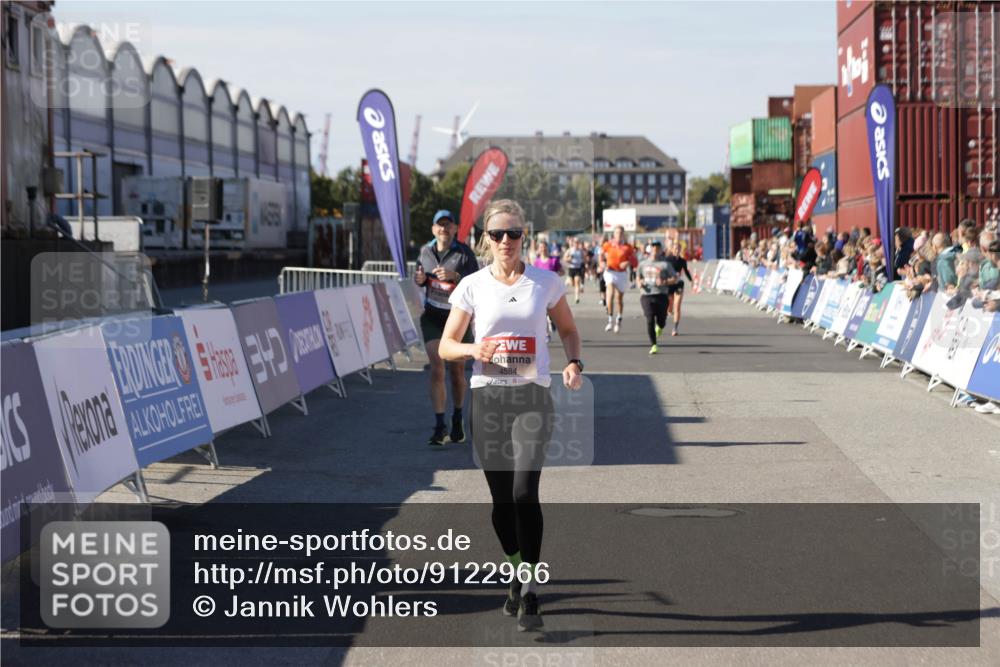 03.10.2025 - Köhlbrandbrückenlauf Jannik Wohlers http://msf.ph/oto/9122966 03.10.2025 13:05:26 Ziel 4011, 4272, 4344, 4390, 4496, 4584, 4877, 5637, 6041, 6044, 6081 meine-sportfotos.de