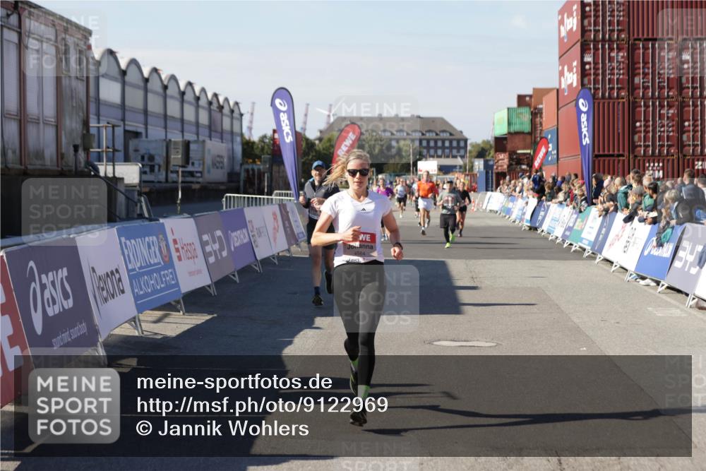03.10.2025 - Köhlbrandbrückenlauf Jannik Wohlers http://msf.ph/oto/9122969 03.10.2025 13:05:26 Ziel 4011, 4272, 4344, 4390, 4496, 4584, 4877, 5637, 6041, 6044, 6081 meine-sportfotos.de