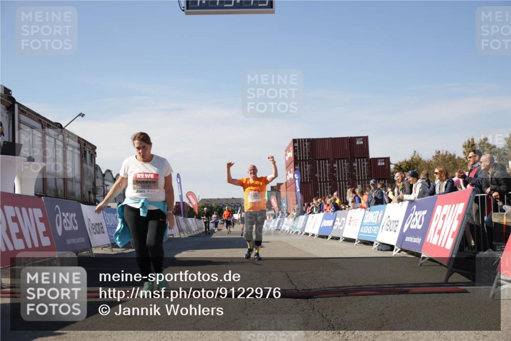 03.10.2025 - Köhlbrandbrückenlauf Jannik Wohlers http://msf.ph/oto/9122976 03.10.2025 13:45:13 Ziel 5015, 6264 meine-sportfotos.de